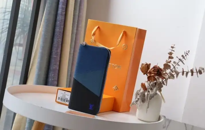 LV Wallets 4192F-0067