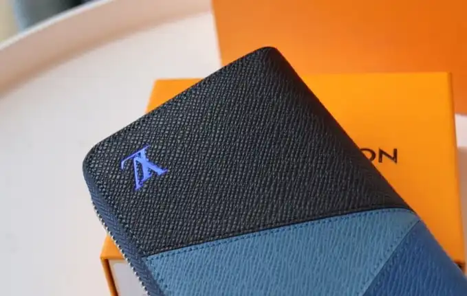 LV Wallets 4192F-0067