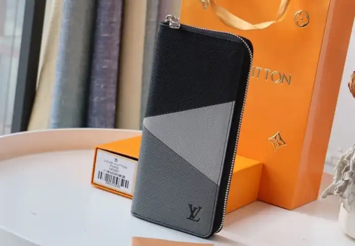 LV Wallets 4192F-0068