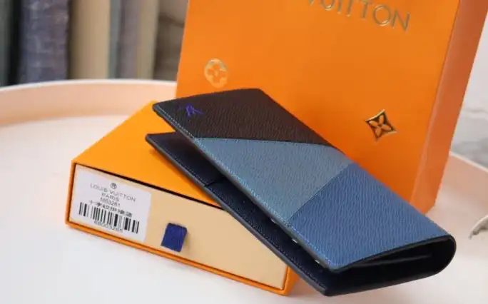 LV Wallets 4192F-0069