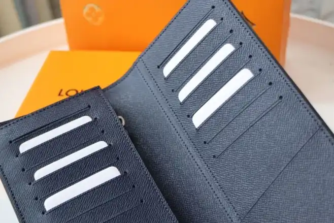 LV Wallets 4192F-0069