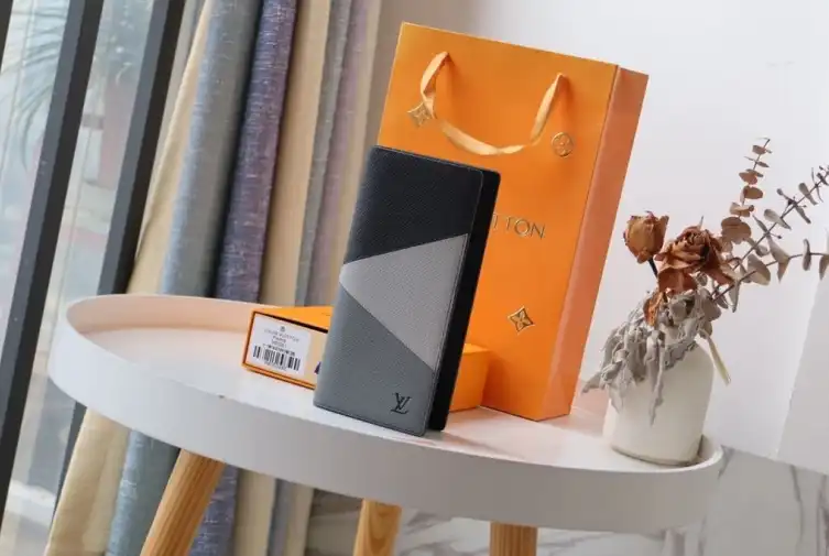 LV Wallets 4192F-0070