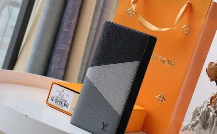 LV Wallets 4192F-0070