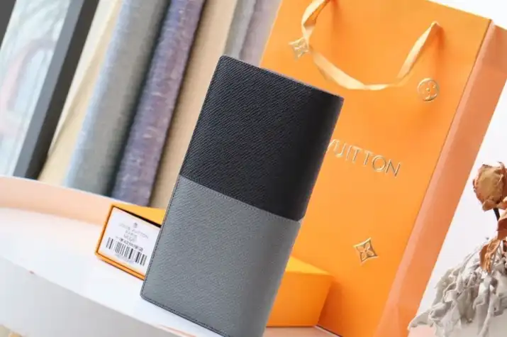 LV Wallets 4192F-0070