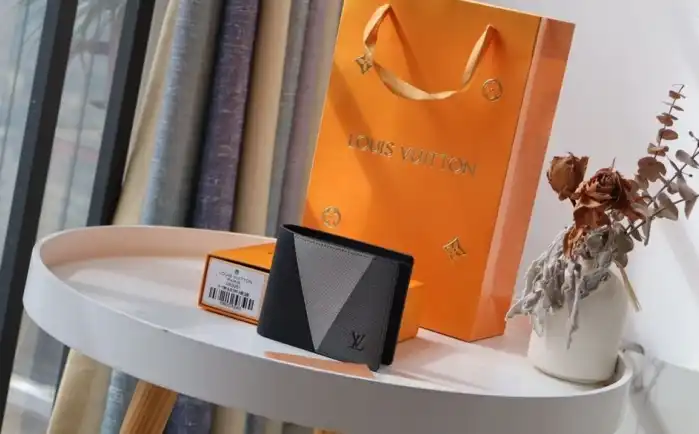 LV Wallets 4192F-0072