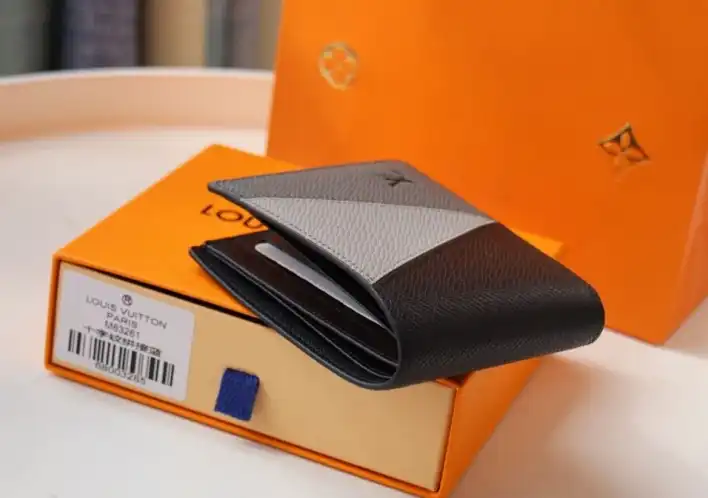 LV Wallets 4192F-0072