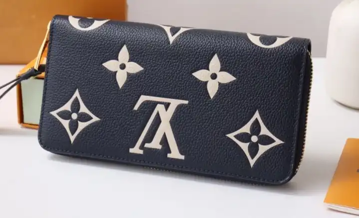 LV Wallets 4192F-0201