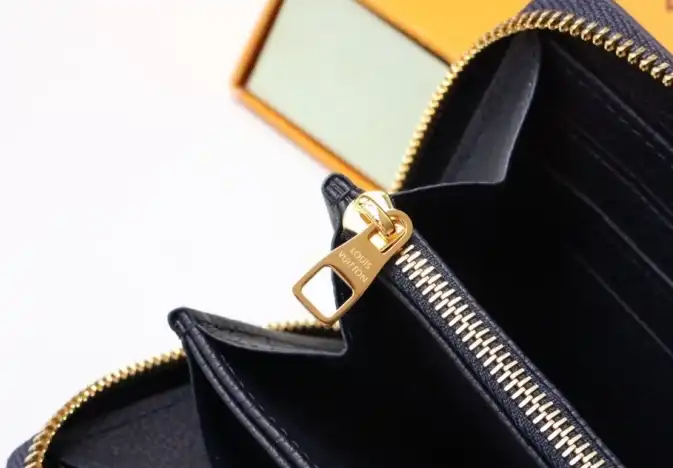 LV Wallets 4192F-0201