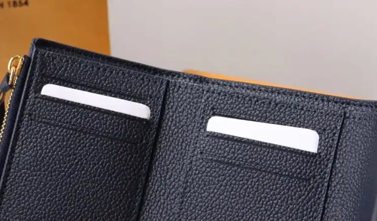 LV Wallets 4192F-0202