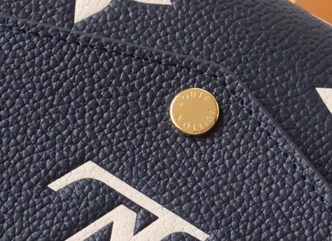 LV Wallets 4192F-0203