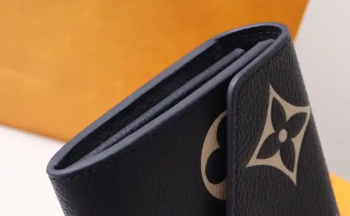 LV Wallets 4192F-0203