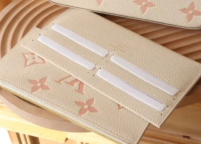 LV Wallets 4206A-0088