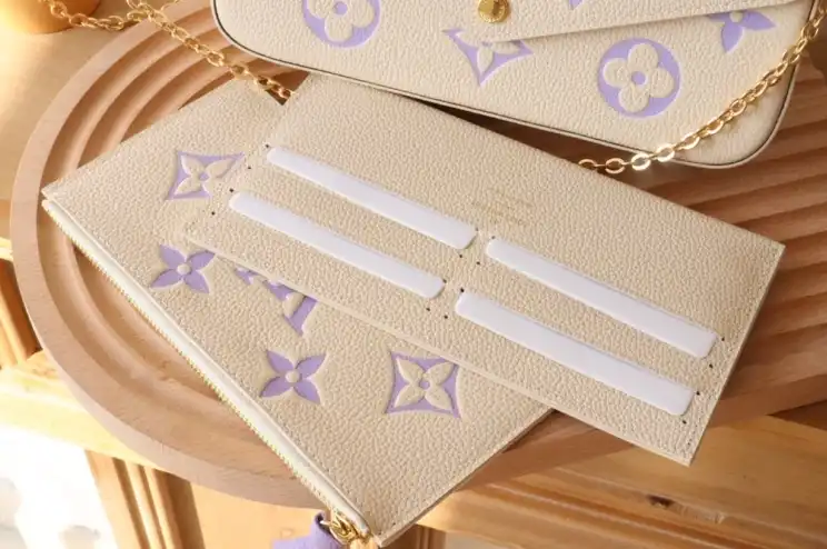 LV Wallets 4206A-0089