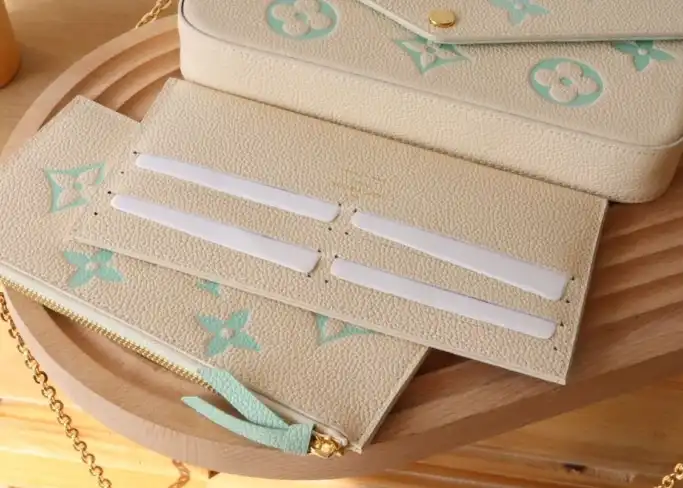 LV Wallets 4206A-0090