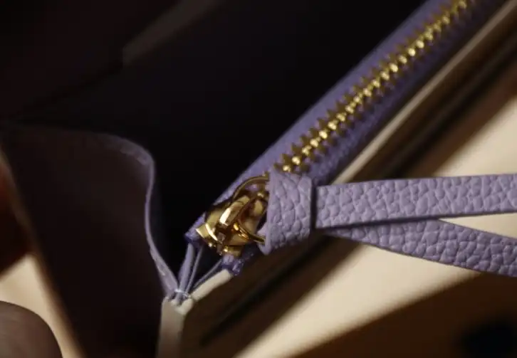 LV Wallets 4206A-0101