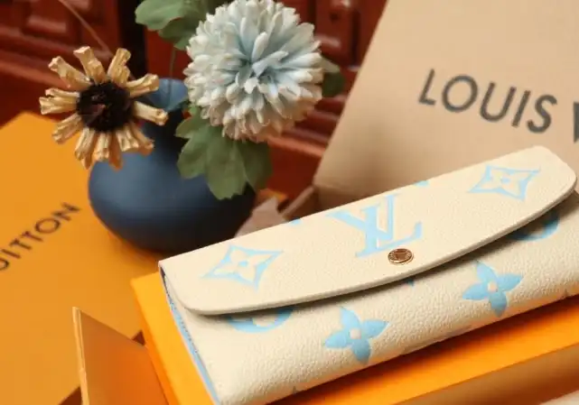 LV Wallets 4206A-0102