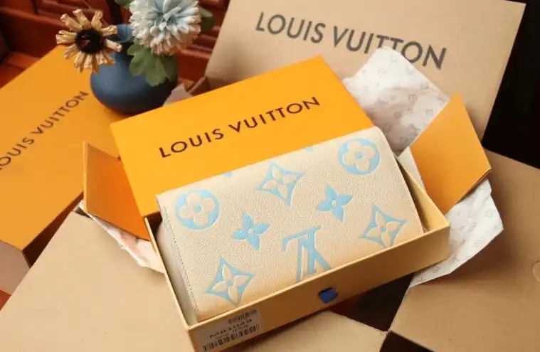 LV Wallets 4206A-0105