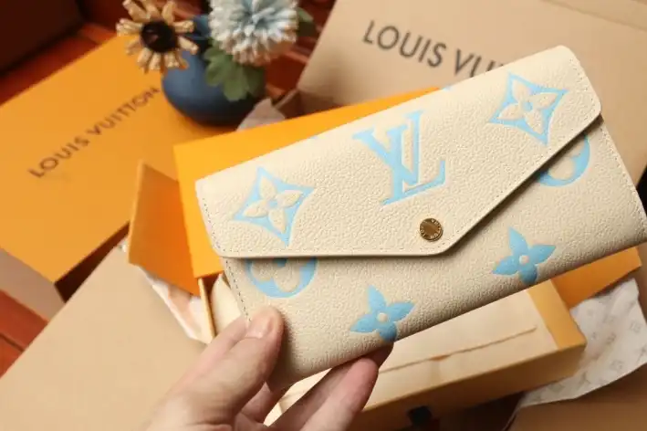 LV Wallets 4206A-0105
