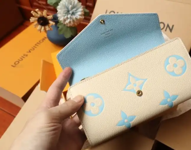 LV Wallets 4206A-0105