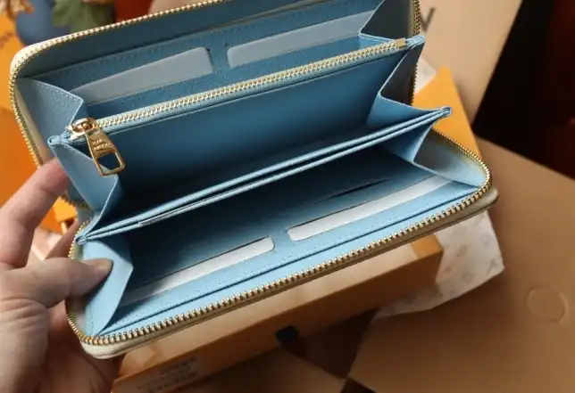 LV Wallets 4206A-0107