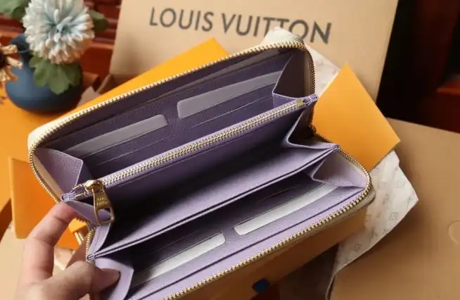 LV Wallets 4206A-0109