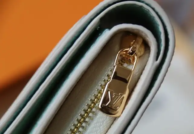 LV Wallets 4206A-0110