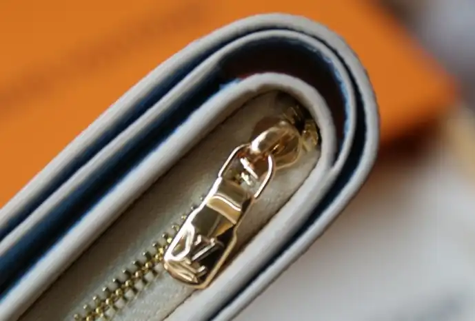 LV Wallets 4206A-0113