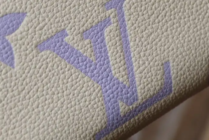 LV Wallets 4206A-0119