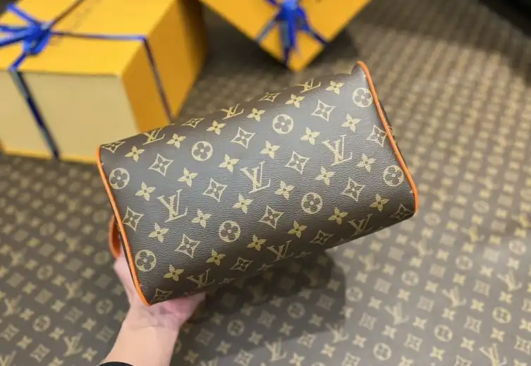 LV Cosmetic Bags 4206A-0370
