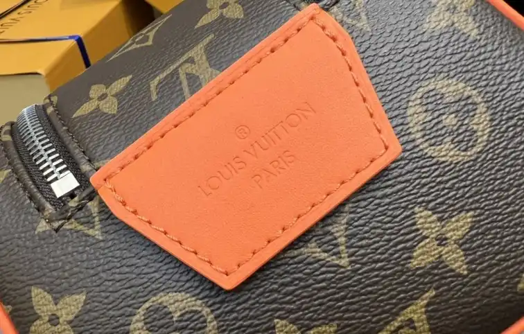 LV Cosmetic Bags 4206A-0370