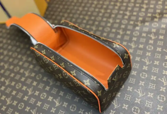 LV Cosmetic Bags 4206A-0370