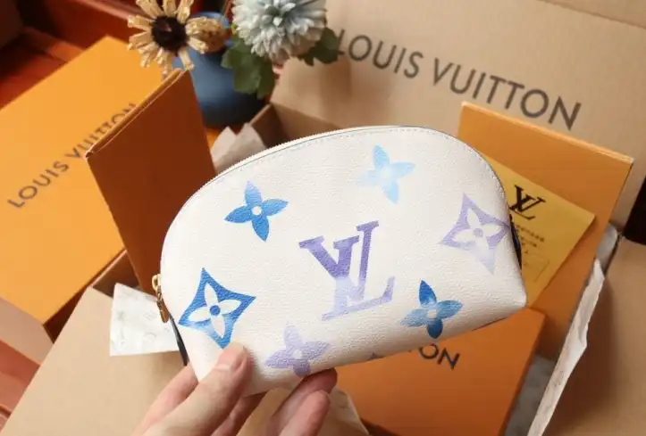 LV Clutch Bags 4206A-0800