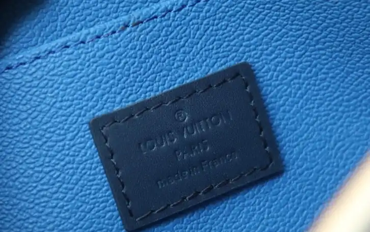 LV Clutch Bags 4206A-0800