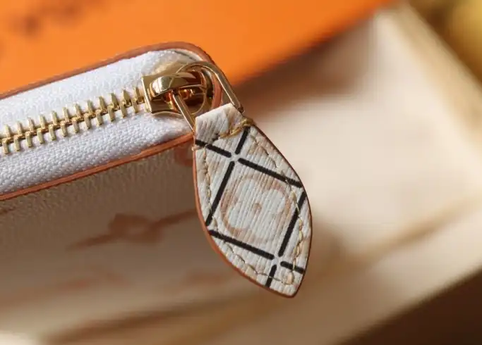 LV Wallets 4206A-0802