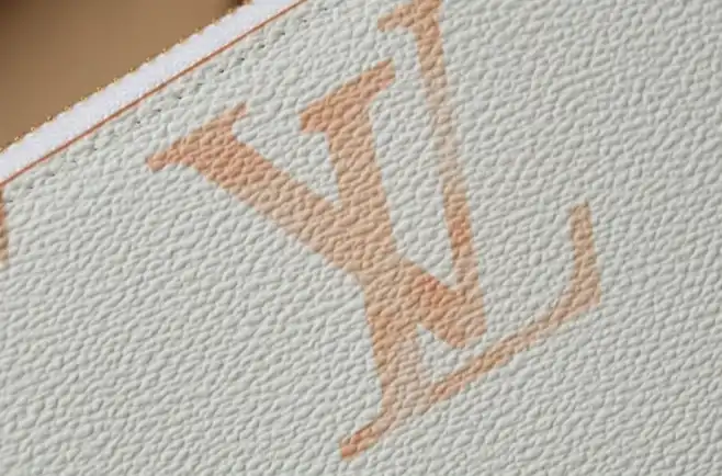 LV Wallets 4206A-0802