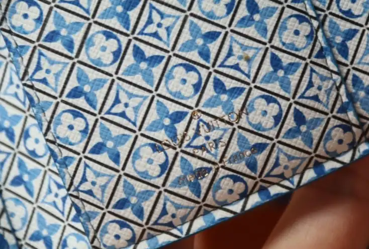 LV Wallets 4206A-0804