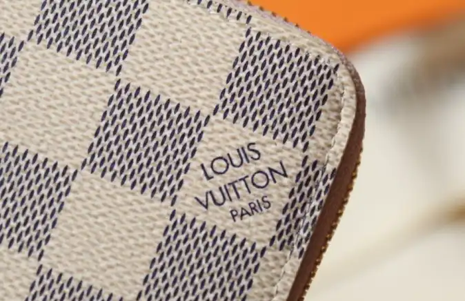 LV Wallets 4206A-0881