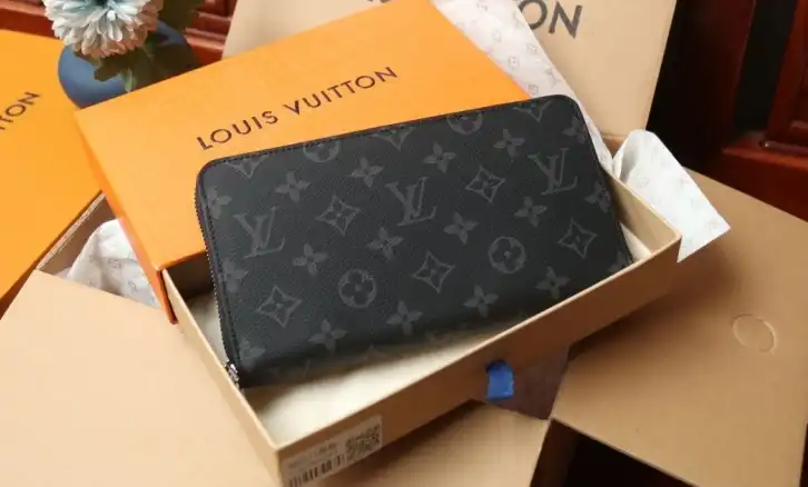 LV Wallets 4206A-0882