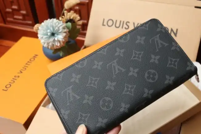 LV Wallets 4206A-0882