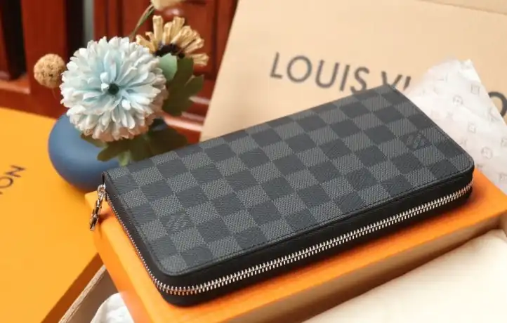 LV Wallets 4206A-0883