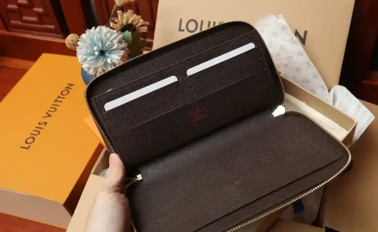 LV Wallets 4206A-0884