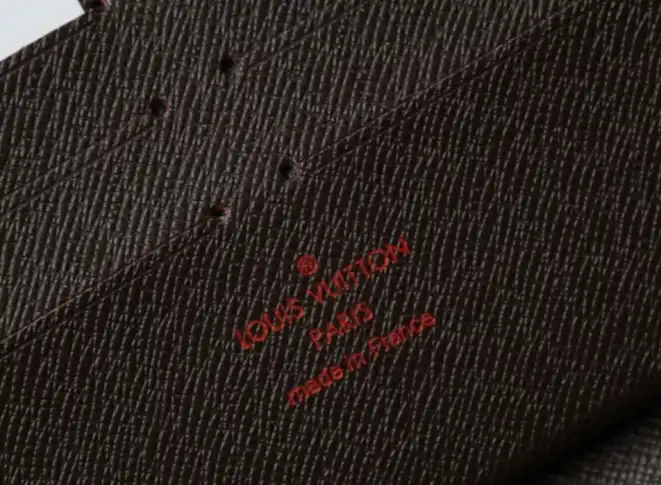 LV Wallets 4206A-0884