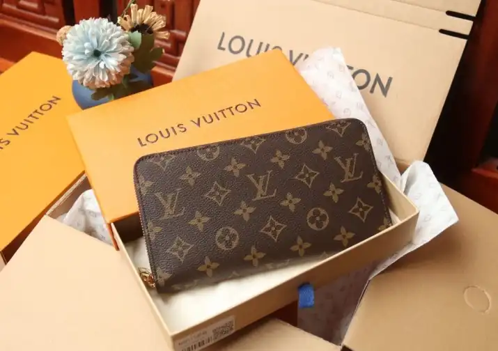 LV Wallets 4206A-0885