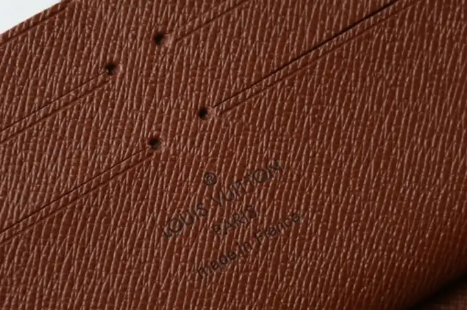 LV Wallets 4206A-0885
