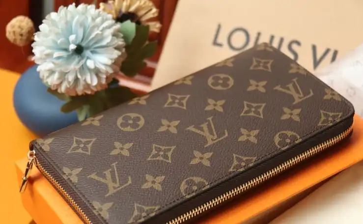 LV Wallets 4206A-0885