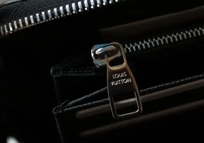 LV Wallets 4206A-0886