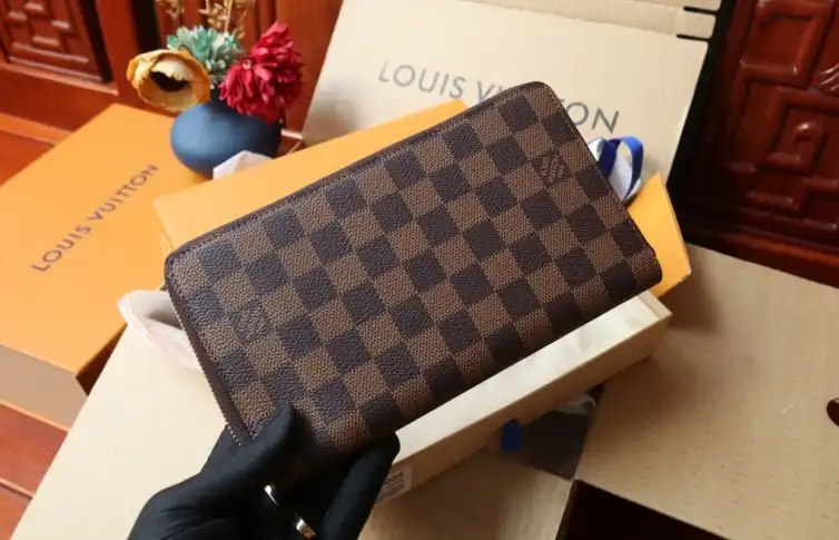 LV Wallets 4206A-0887