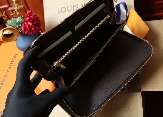 LV Wallets 4206A-0887