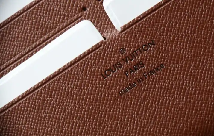 LV Wallets 4206A-0888
