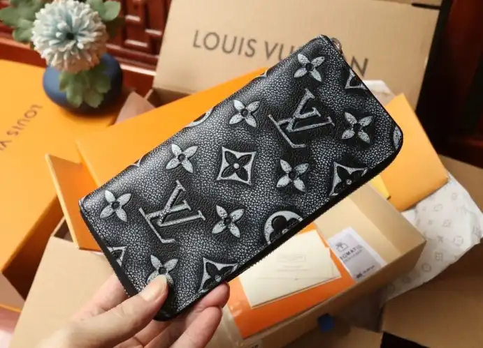 LV Wallets 4206A-0890